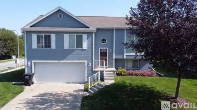 Main picture of 6337 N 148th St