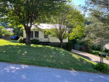 Main picture of 7 Robinwood Ave