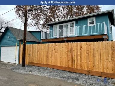 Main picture of 1021 W 11th St
