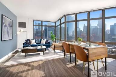 Main picture of 333 N Jefferson St