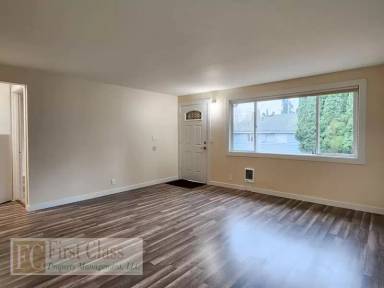 Main picture of 142 NW Bailey Ave