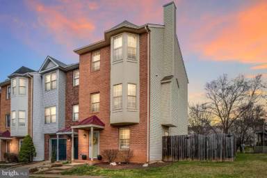 Main picture of 200 Barrie Pl