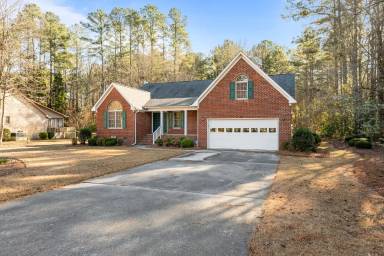 Main picture of 122 Saint Andrews Cir
