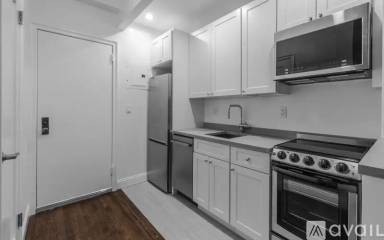 Main picture of 20 Fifth Avenue Apartments