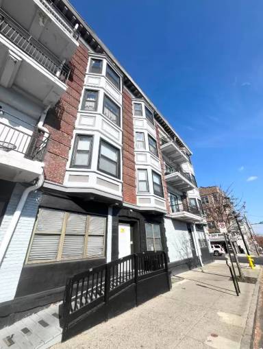Main picture of 202 N 6th St