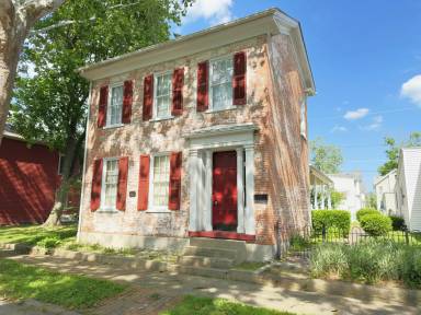 Main picture of 119 S 3rd St