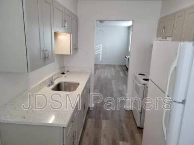 Main picture of 5605 W Warren Ave