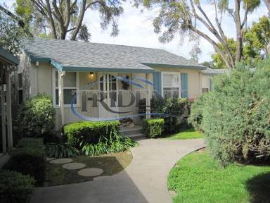 Main picture of 462 McRae Way
