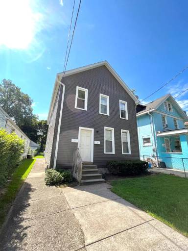 Main picture of 515 W 3rd St