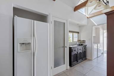 Main picture of 1936 Kelton Ave