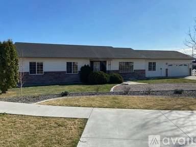 Main picture of 4520 Rosencrans Rd