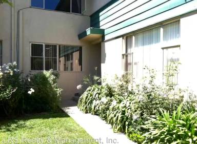 Main picture of 3200 S Barrington Ave