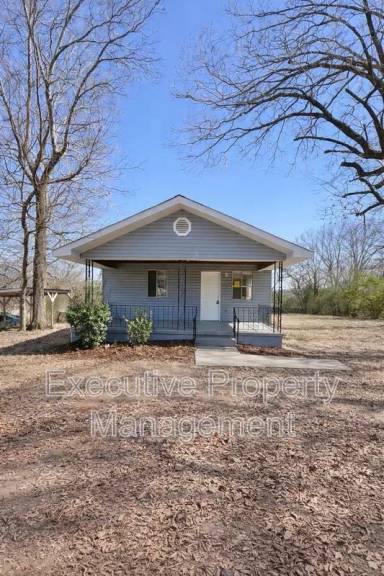 Main picture of 230 3rd Ave