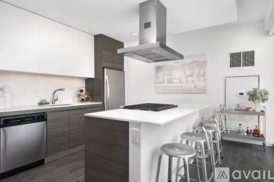 Main picture of 222 W Hubbard St