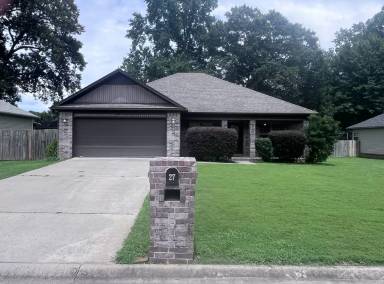 Main picture of 27 Trinity Dr