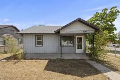 Main picture of 930 W 11th St