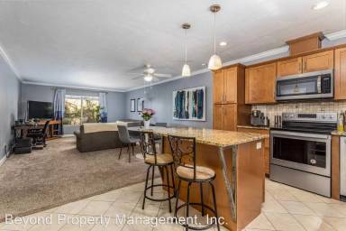 Main picture of 5810 Riley St
