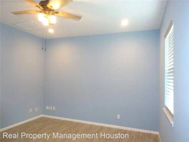 Main picture of 5205 Lawndale St