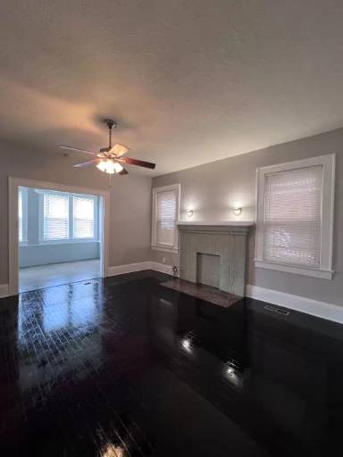 Main picture of 405 Moore St