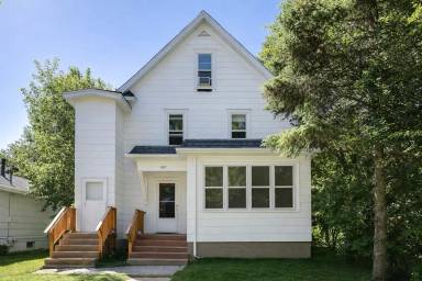 Main picture of 887 22nd Ave SE