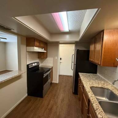 Main picture of 601 E Maryland Ave