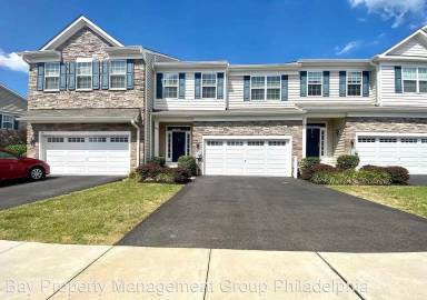 Main picture of 283 Fairfield Cir W