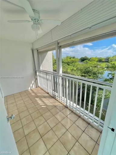 Main picture of 120 Lakeview Dr