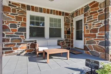 Main picture of 124 Price St