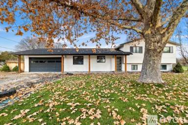Main picture of 120 S Cotterell Dr