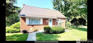 Main picture of 388 Luray Ave