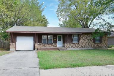 Main picture of 1304 Skyline Dr