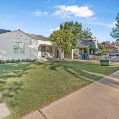 Main picture of 653 N Robson