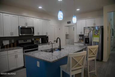 Main picture of 893 E Bottomlands Ln