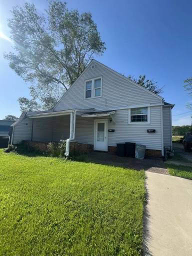 Main picture of 2401 S 5th