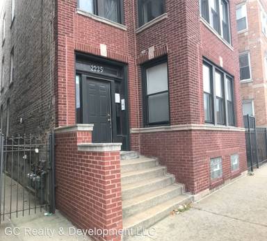 Main picture of 2235 W Fullerton Ave