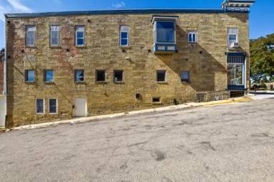 Main picture of 104 High St