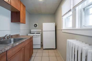 Main picture of 1327 1st St