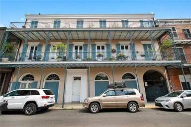 Main picture of 910 Chartres St