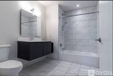Main picture of 809 N La Salle Dr