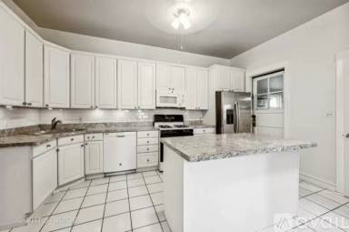 Main picture of 2103 W Cuyler Ave