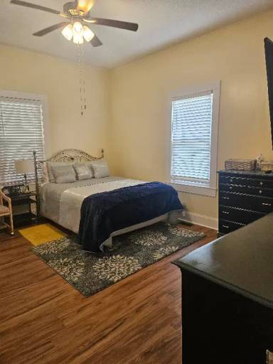 Main picture of 608 Central Dr NW