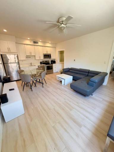 Main picture of 940 Michigan Ave