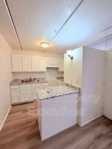 Main picture of 20 N Leonora Ave
