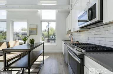 Main picture of 3018 12th St NE