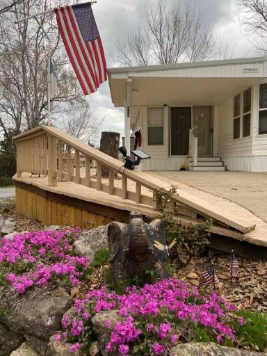 Main picture of 118 Shady Oak Cir