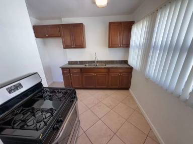 Main picture of 1235 N Screenland Dr