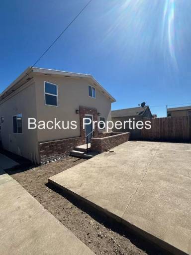 Main picture of 112 E Bernal Dr