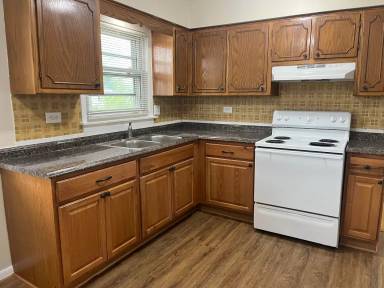 Main picture of 9448 Glenlake Ave