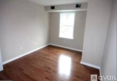 Main picture of 2040 E Haines St