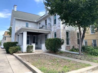 Main picture of 297 Lincoln Way W